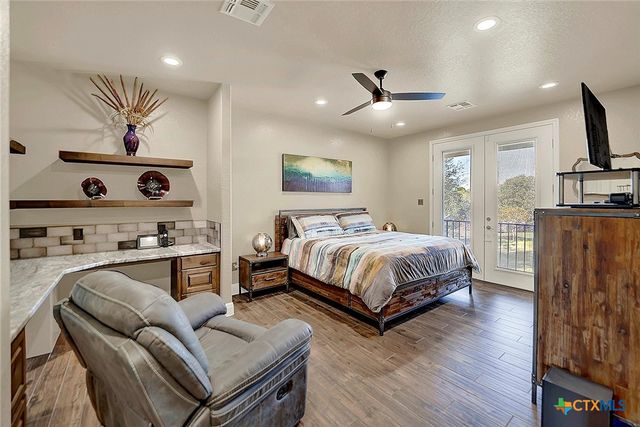 1309 E Street, Floresville, TX 78114