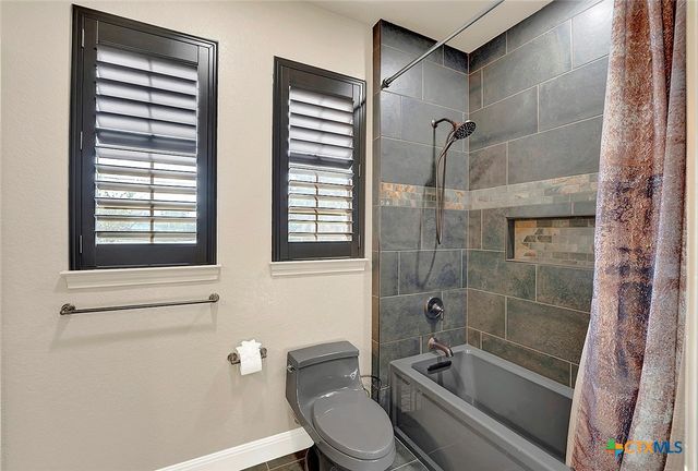 1309 E Street, Floresville, TX 78114