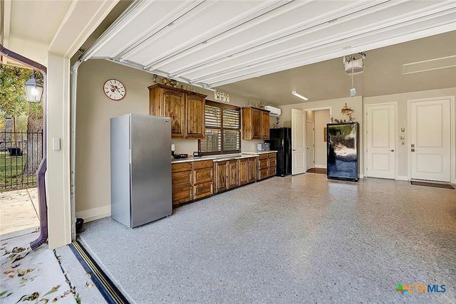 1309 E Street, Floresville, TX 78114