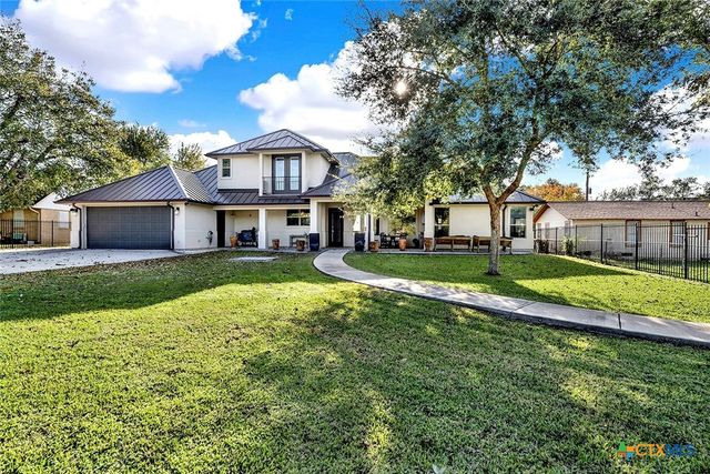 1309 E Street, Floresville, TX 78114