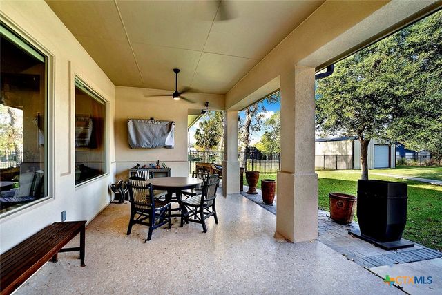 1309 E Street, Floresville, TX 78114