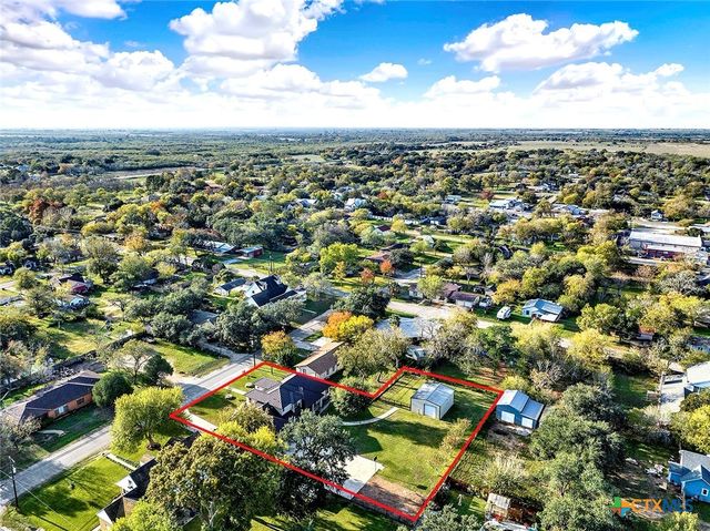 1309 E Street, Floresville, TX 78114