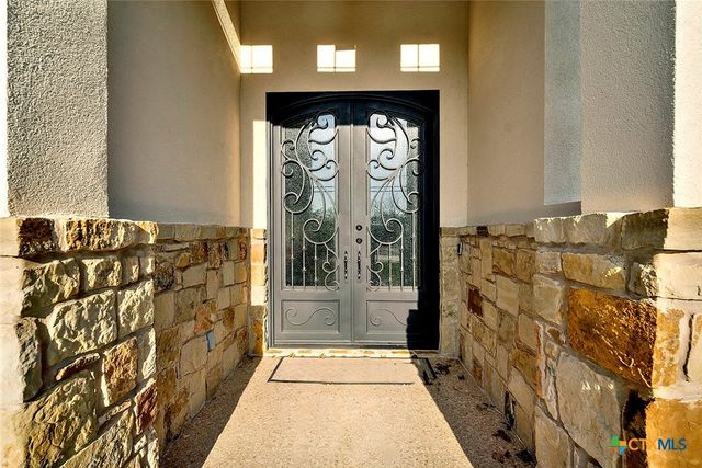 1309 E Street, Floresville, TX 78114