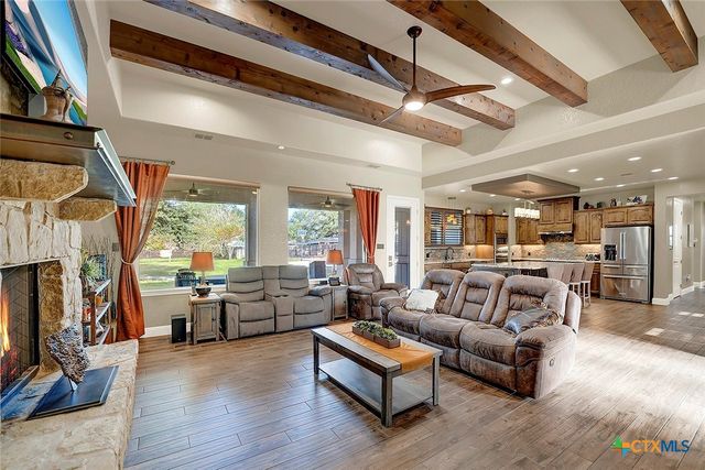 1309 E Street, Floresville, TX 78114