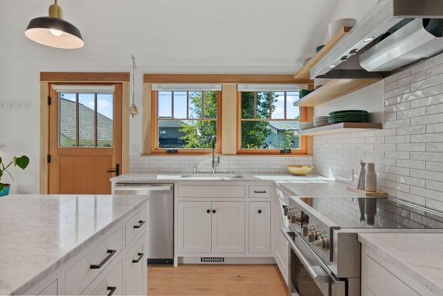 827 NW Delaware Avenue, Bend, OR 97703