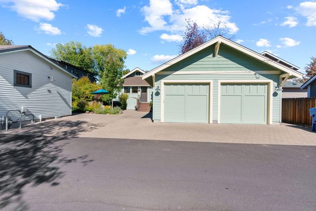 827 NW Delaware Avenue, Bend, OR 97703