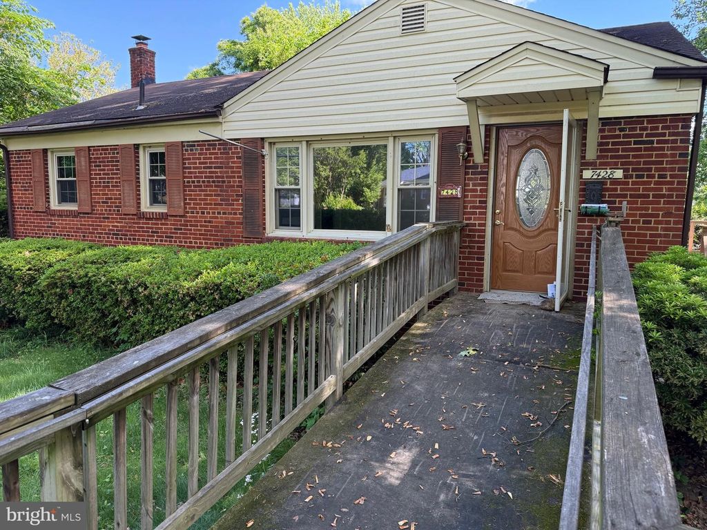 7428 NIGH RD, Falls Church, VA 22043