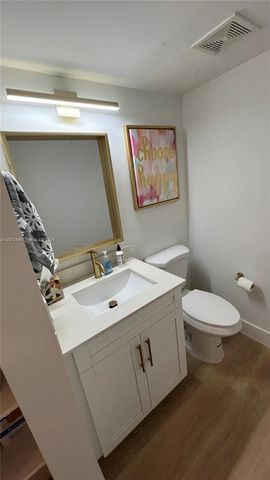 20500 W Country Club Drive 117, Aventura, FL 33180