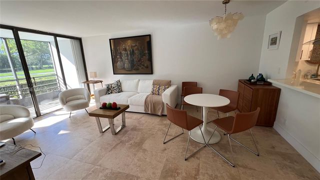 20500 W Country Club Drive 117, Aventura, FL 33180