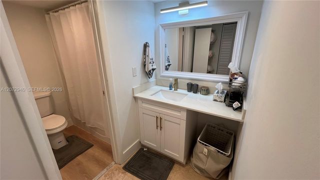 20500 W Country Club Drive 117, Aventura, FL 33180