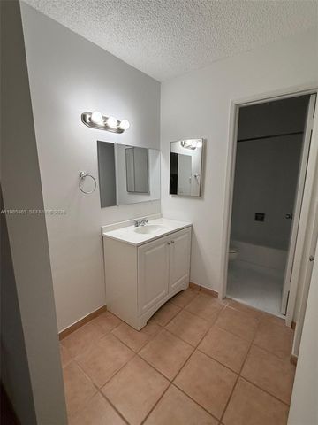 425 W Park Dr 9, Miami, FL 33172