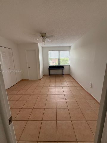 425 W Park Dr 9, Miami, FL 33172