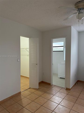 425 W Park Dr 9, Miami, FL 33172