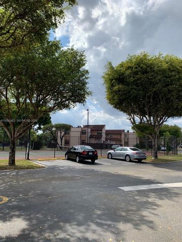 425 W Park Dr 9, Miami, FL 33172