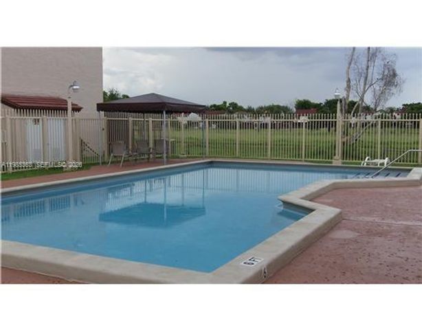 425 W Park Dr 9, Miami, FL 33172