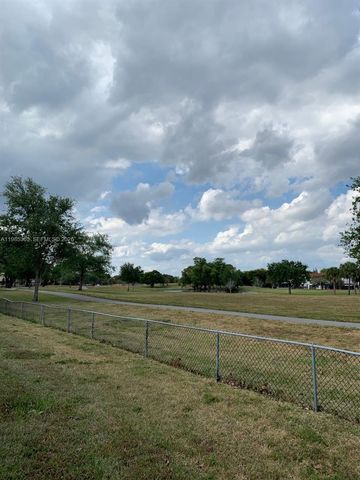 425 W Park Dr 9, Miami, FL 33172