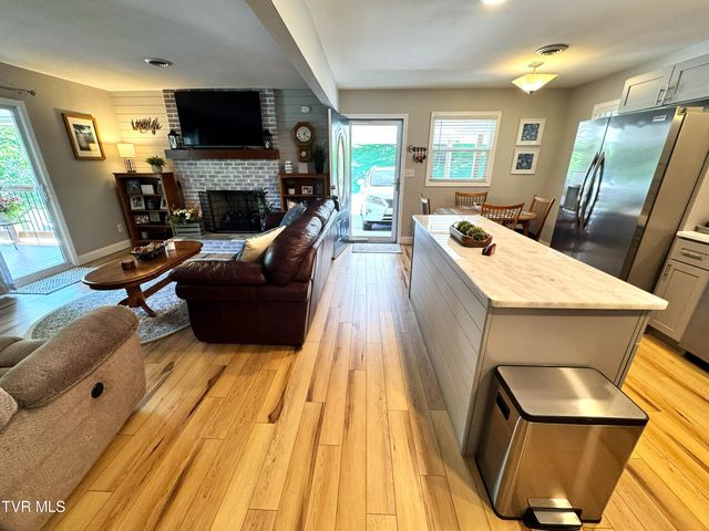 400 Baywood Drive, Piney Flats, TN 37686