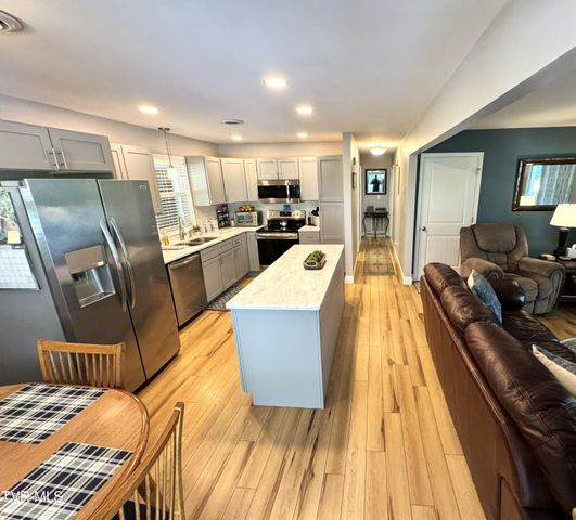 400 Baywood Drive, Piney Flats, TN 37686