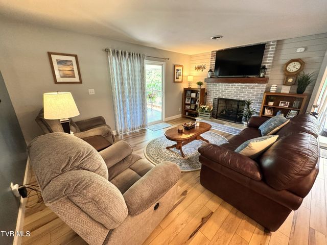 400 Baywood Drive, Piney Flats, TN 37686