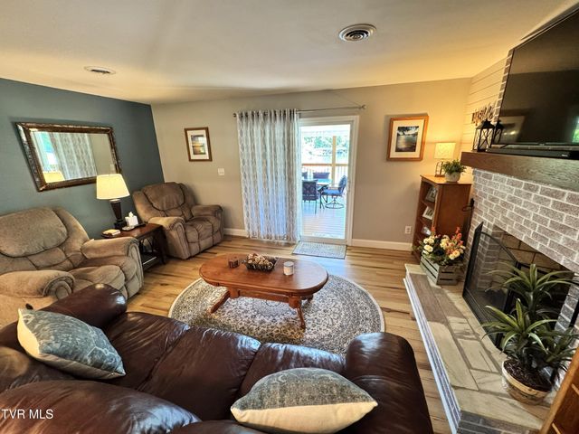 400 Baywood Drive, Piney Flats, TN 37686