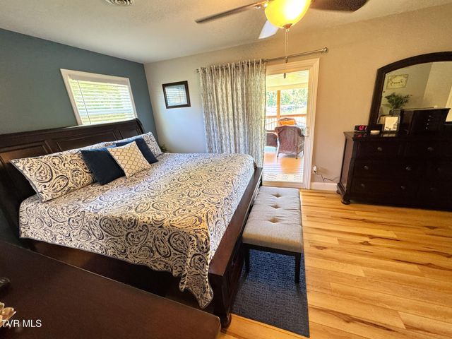 400 Baywood Drive, Piney Flats, TN 37686