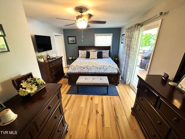 400 Baywood Drive, Piney Flats, TN 37686