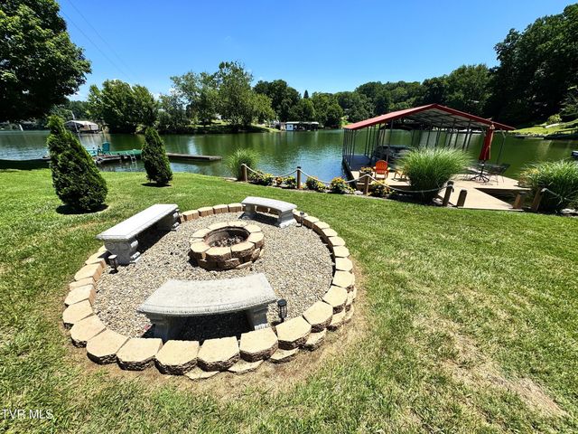 400 Baywood Drive, Piney Flats, TN 37686