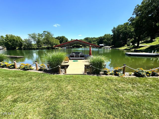 400 Baywood Drive, Piney Flats, TN 37686