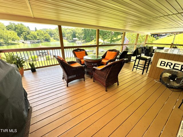 400 Baywood Drive, Piney Flats, TN 37686