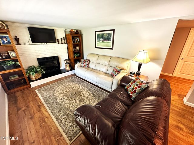 400 Baywood Drive, Piney Flats, TN 37686