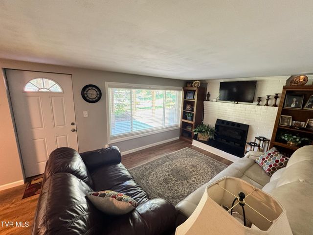 400 Baywood Drive, Piney Flats, TN 37686