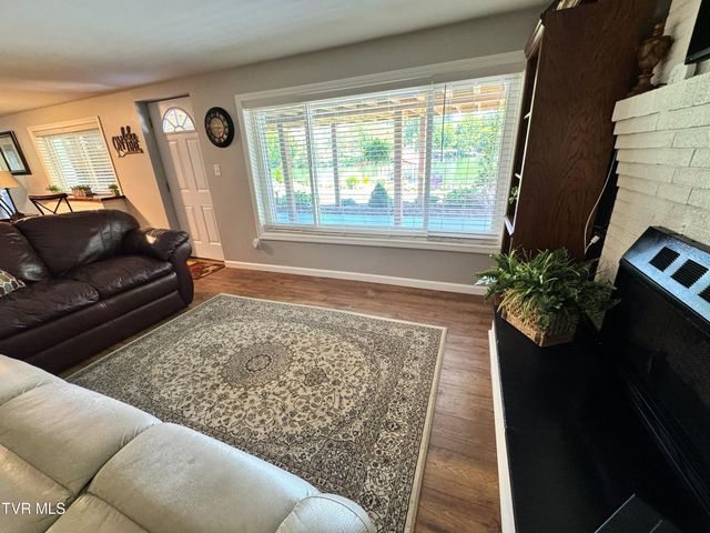 400 Baywood Drive, Piney Flats, TN 37686