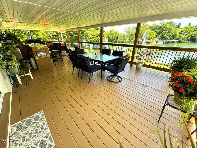 400 Baywood Drive, Piney Flats, TN 37686