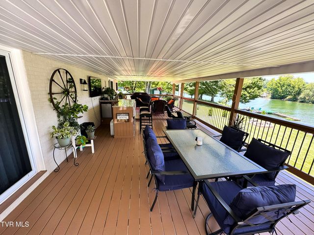 400 Baywood Drive, Piney Flats, TN 37686