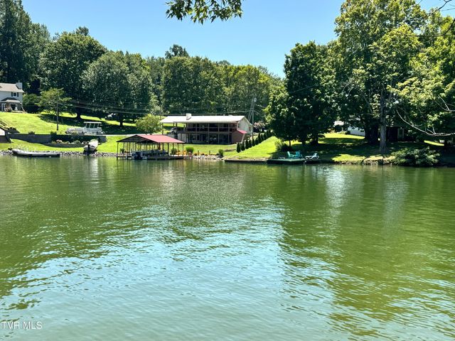 400 Baywood Drive, Piney Flats, TN 37686