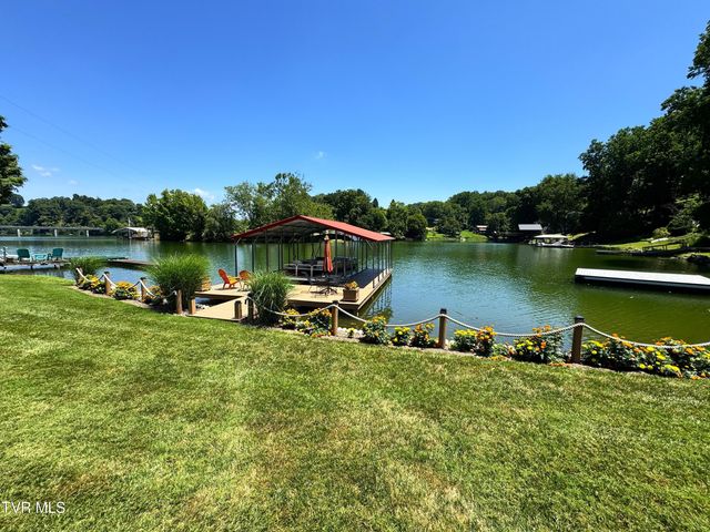 400 Baywood Drive, Piney Flats, TN 37686