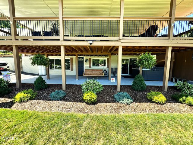 400 Baywood Drive, Piney Flats, TN 37686