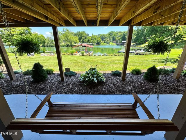 400 Baywood Drive, Piney Flats, TN 37686
