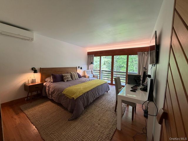78 Shadom Lane, East Hampton, NY 11937