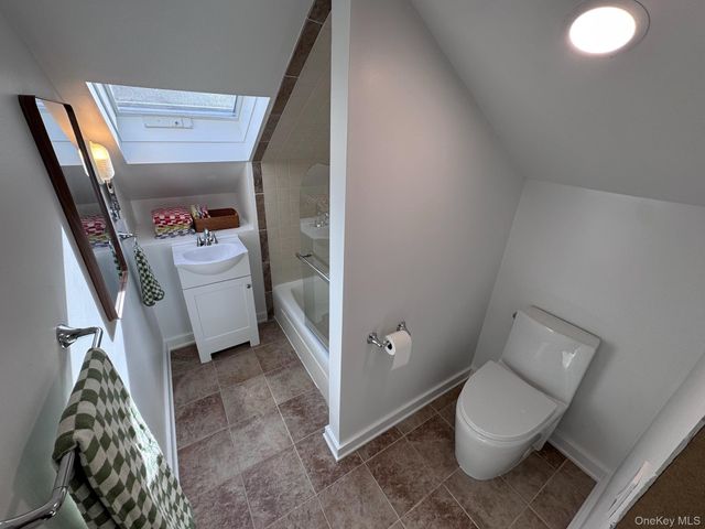 78 Shadom Lane, East Hampton, NY 11937
