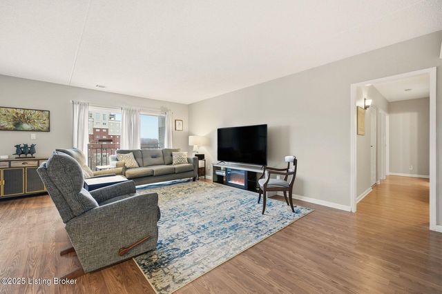 5100 US Hwy 42 614, Louisville, KY 40241