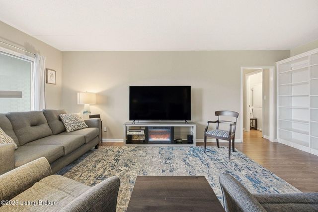 5100 US Hwy 42 614, Louisville, KY 40241