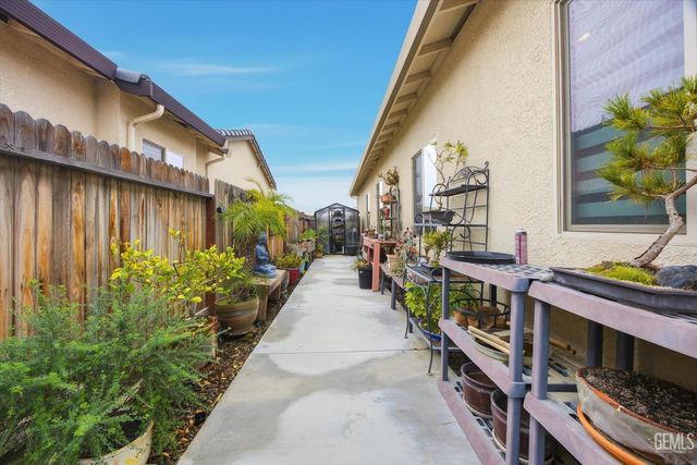 9106 Del Palma Drive, Bakersfield, CA 93314