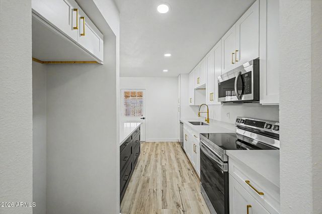 6124 W KEIM Drive, Glendale, AZ 85301