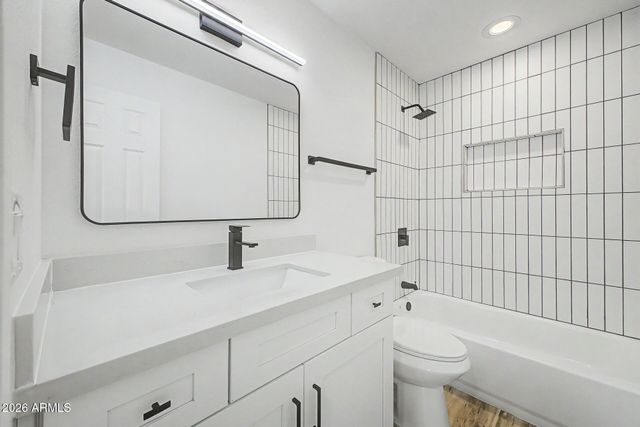 6124 W KEIM Drive, Glendale, AZ 85301