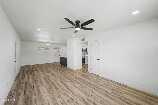 6124 W KEIM Drive, Glendale, AZ 85301