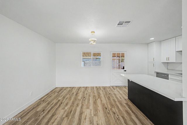 6124 W KEIM Drive, Glendale, AZ 85301