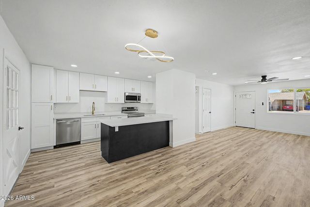 6124 W KEIM Drive, Glendale, AZ 85301