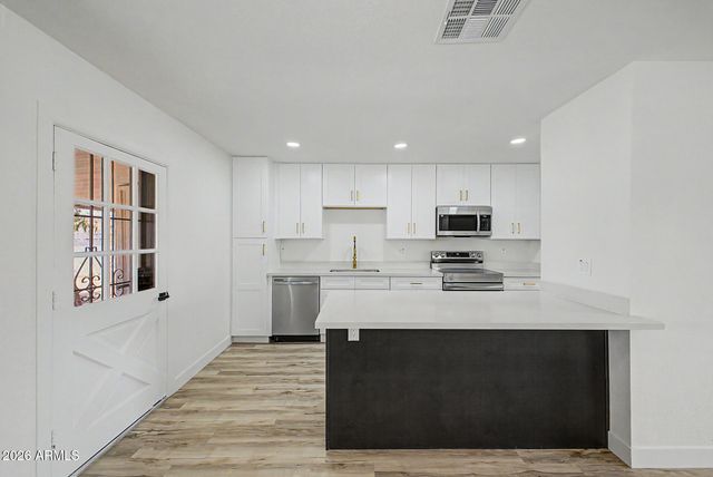 6124 W KEIM Drive, Glendale, AZ 85301