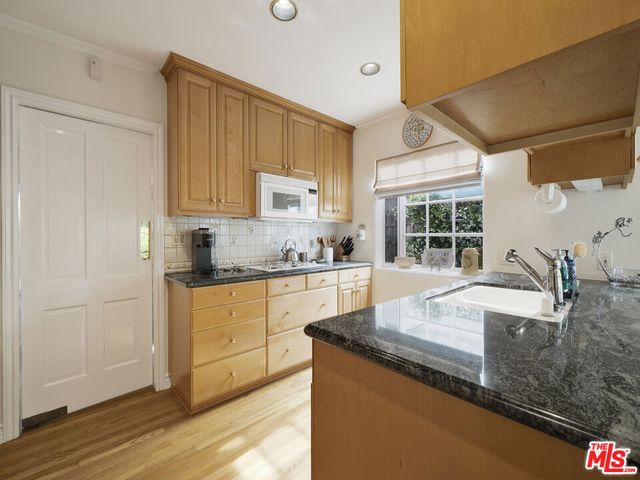 13438 Valley Vista Boulevard, Sherman Oaks, CA 91423